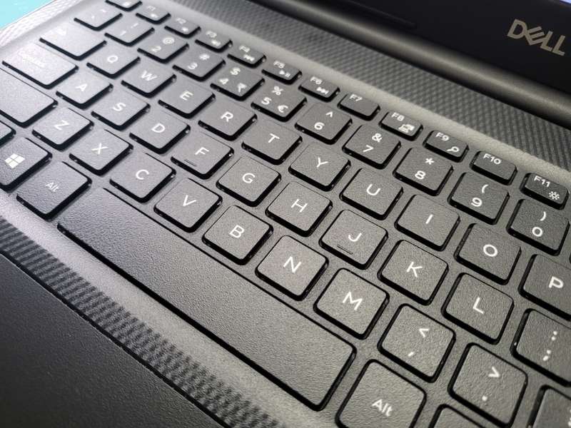 RADEON GRAPHICS*DELL INSPIRON 3595*A6-9225*TURBO CORE*RADEON R4*256GB SSD*500HB HDD-8GB DDR4