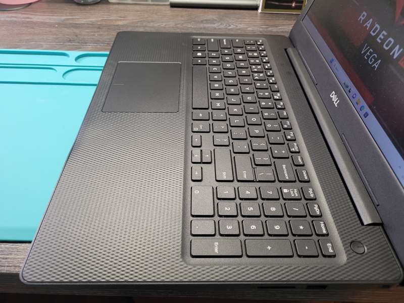 RADEON GRAPHICS*DELL INSPIRON 3595*A6-9225*TURBO CORE*RADEON R4*256GB SSD*500HB HDD-8GB DDR4