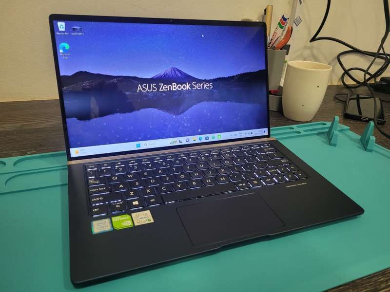 *BARGAIN BUY* ASUS ZENBOOK ULTRABOOK CORE i5, 8GB RAM, 512SSD, FHD-WORTH 15k-GRAB IT@R6999
