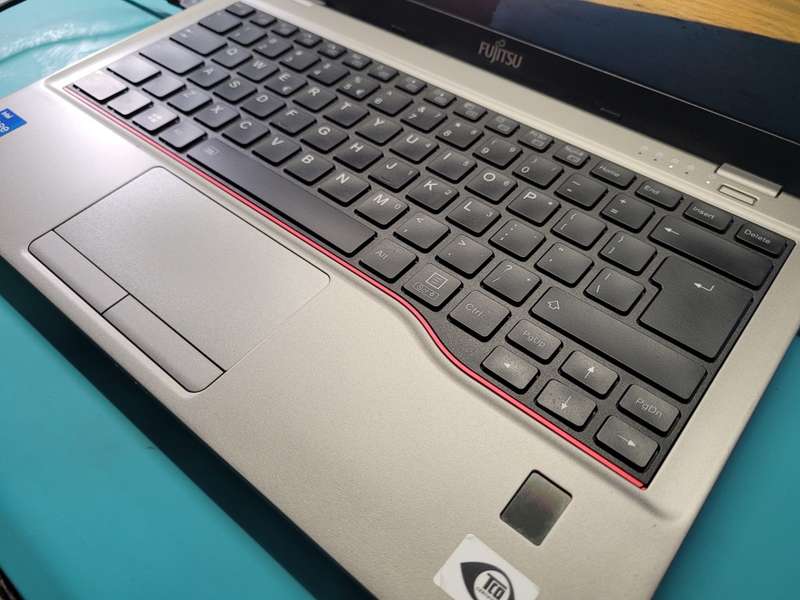 *High Spec Beast!*FUJITSU LIFEBOOK 7U14A2*i5-10310U*8GB DDR4*512GB SSD*FHD*BACKLIT*