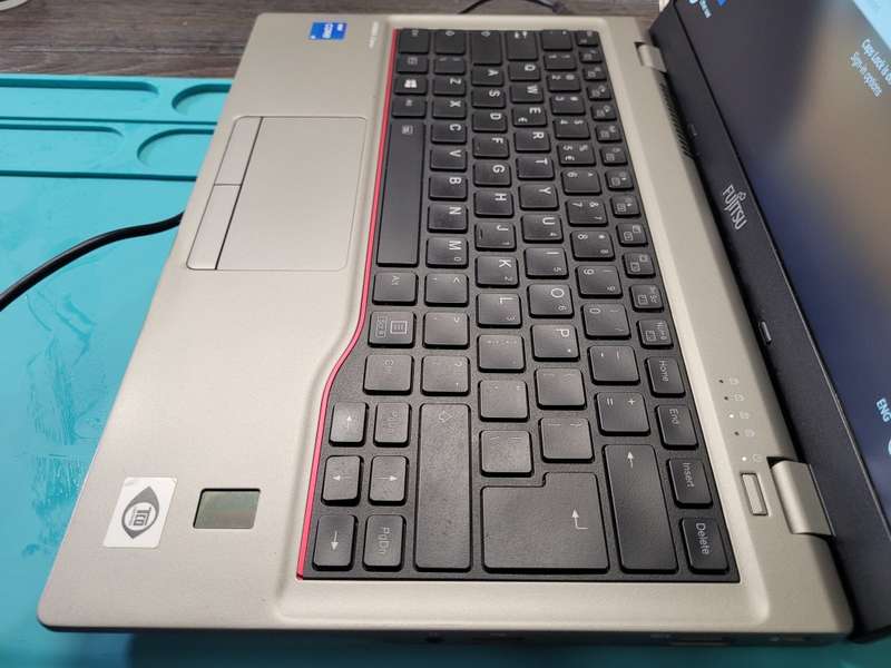 *High Spec Beast!*FUJITSU LIFEBOOK 7U14A2*i5-10310U*8GB DDR4*512GB SSD*FHD*BACKLIT*