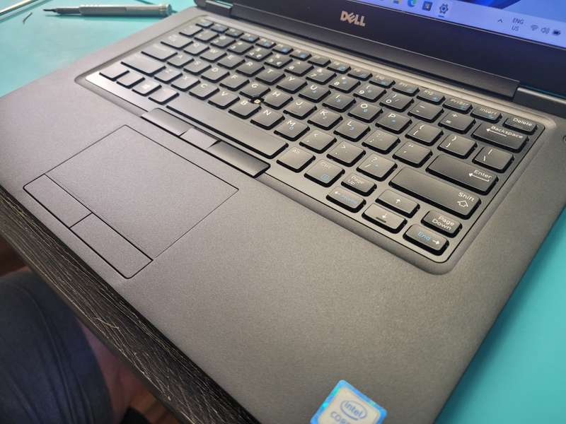 *HIGH SPEC!*DELL LATITUDE 5480*i5-6300U*8GB DDR4*256GB SSD*FULL HD