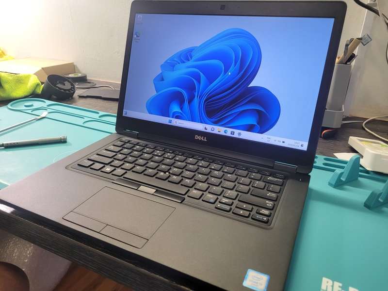 *HIGH SPEC!*DELL LATITUDE 5480*i5-6300U*8GB DDR4*256GB SSD*FULL HD