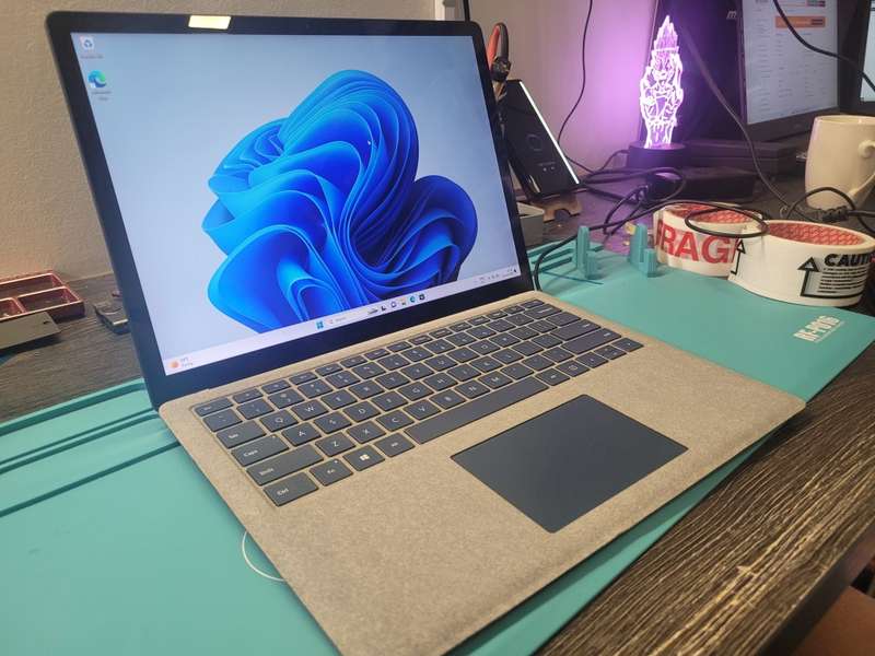 AMAZING!*Microsoft Surface 1769 Laptop*i5-7200U*8GB DDR4*256GB SSD*TOUCHSCREEN*2K DISPLAY!*IRIS PLUS