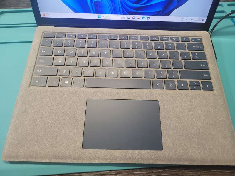 AMAZING!*Microsoft Surface 1769 Laptop*i5-7200U*8GB DDR4*256GB SSD*TOUCHSCREEN*2K DISPLAY!*IRIS PLUS