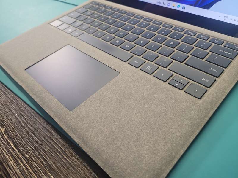 AMAZING!*Microsoft Surface 1769 Laptop*i5-7200U*8GB DDR4*256GB SSD*TOUCHSCREEN*2K DISPLAY!*IRIS PLUS