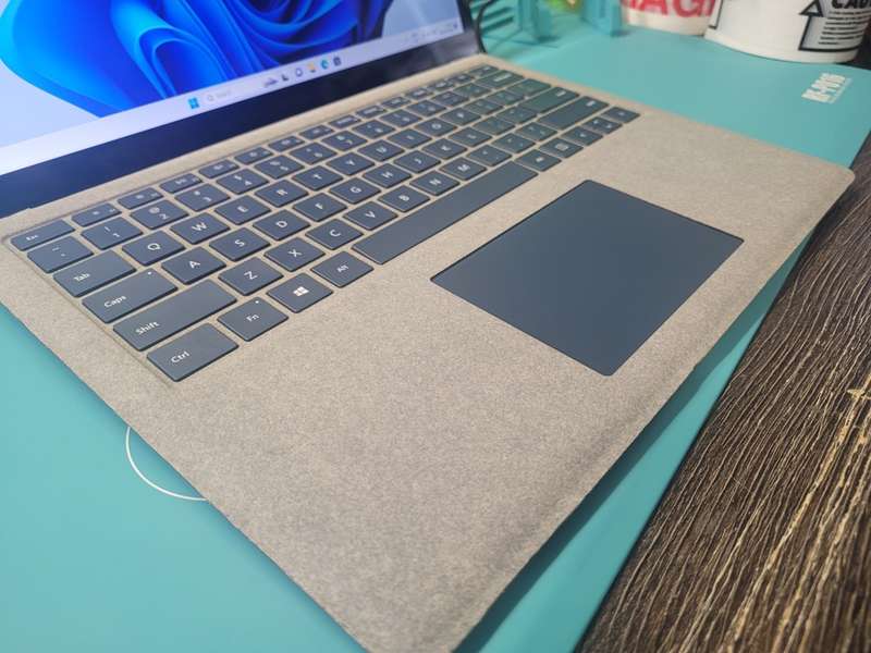 AMAZING!*Microsoft Surface 1769 Laptop*i5-7200U*8GB DDR4*256GB SSD*TOUCHSCREEN*2K DISPLAY!*IRIS PLUS