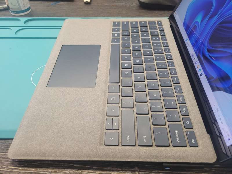 AMAZING!*Microsoft Surface 1769 Laptop*i5-7200U*8GB DDR4*256GB SSD*TOUCHSCREEN*2K DISPLAY!*IRIS PLUS