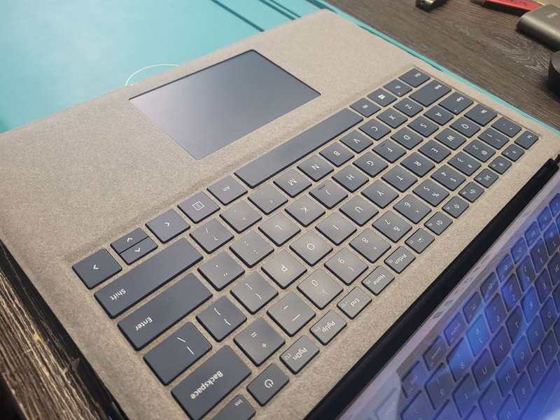 AMAZING!*Microsoft Surface 1769 Laptop*i5-7200U*8GB DDR4*256GB SSD*TOUCHSCREEN*2K DISPLAY!*IRIS PLUS