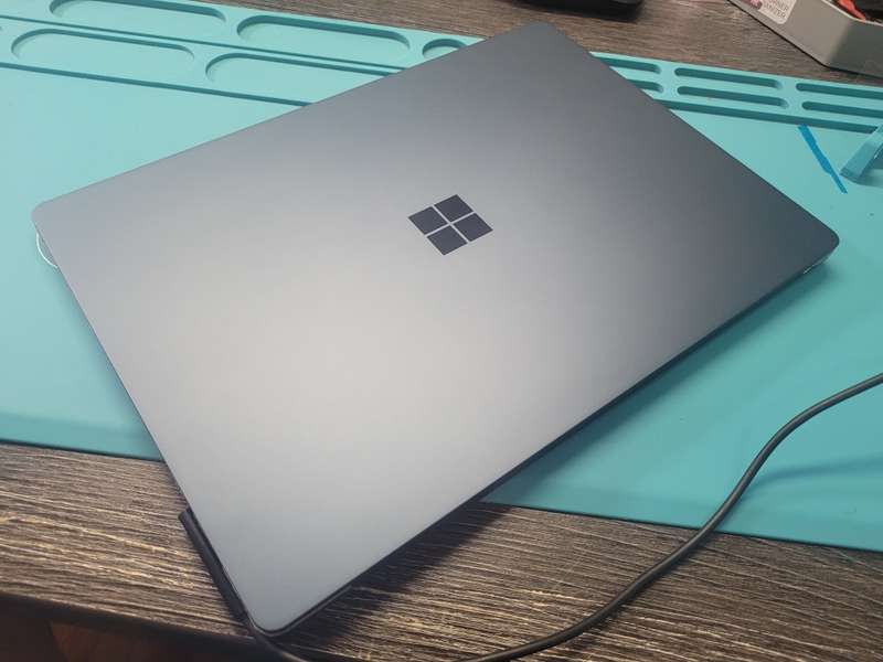 AMAZING!*Microsoft Surface 1769 Laptop*i5-7200U*8GB DDR4*256GB SSD*TOUCHSCREEN*2K DISPLAY!*IRIS PLUS