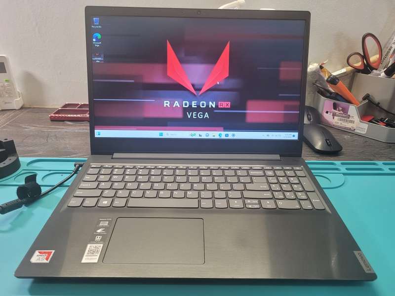 *HIGH SPEC*LENOVO s145*A9-9425*8TH GEN*TURBO CORE*RADEON R5**8GB DDR4*512GB NVME SSD*