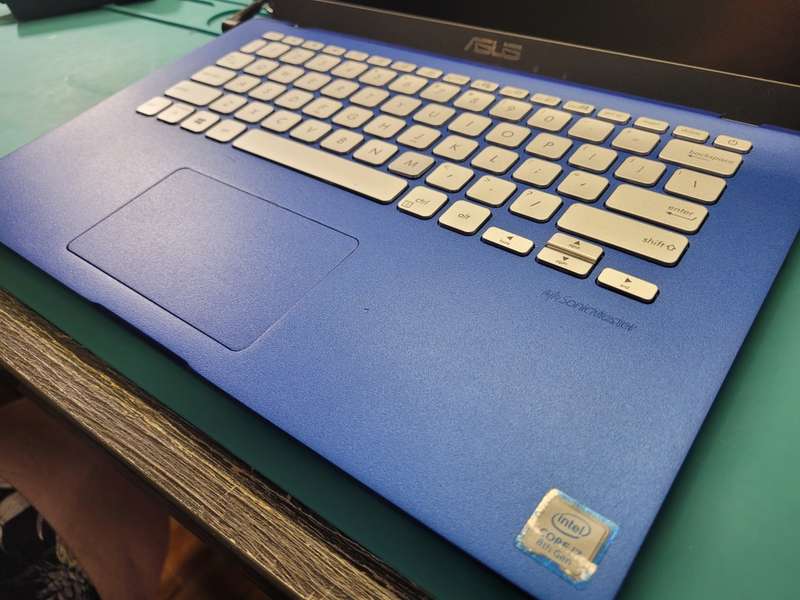 VERY FAST!*ASUS X409FA*i7-8565U*12GB DDR4*512GB NVME SSD*FHD
