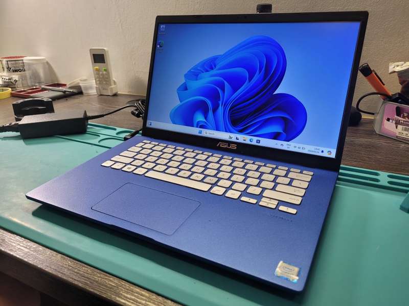 VERY FAST!*ASUS X409FA*i7-8565U*12GB DDR4*512GB NVME SSD*FHD