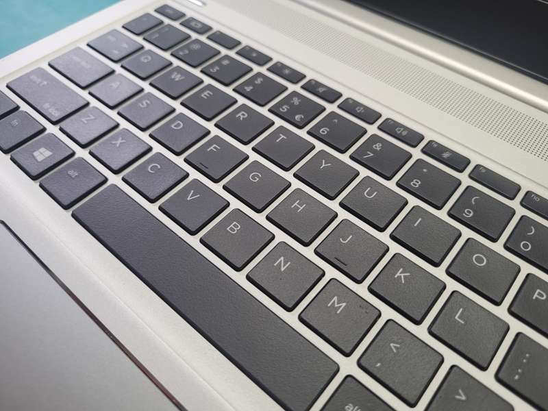 Very Fast!*HP PROBOOK 450 G6*i3-8145u*8GB DDR4*240GB SSD*UHD GRAPHICS*
