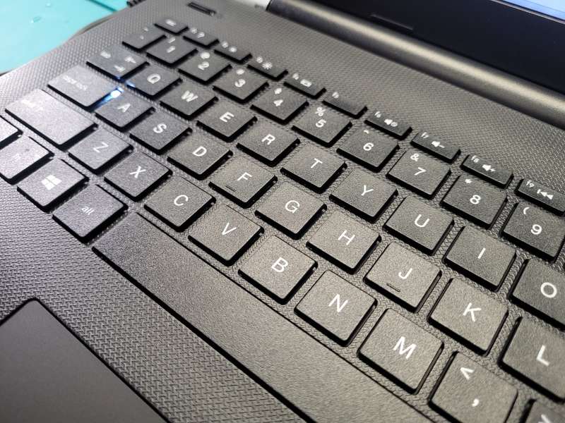 HP Notebook 15*i5-7200U*8GB DDR4*240GB SSD*HD*HD 620 GRAPHICS