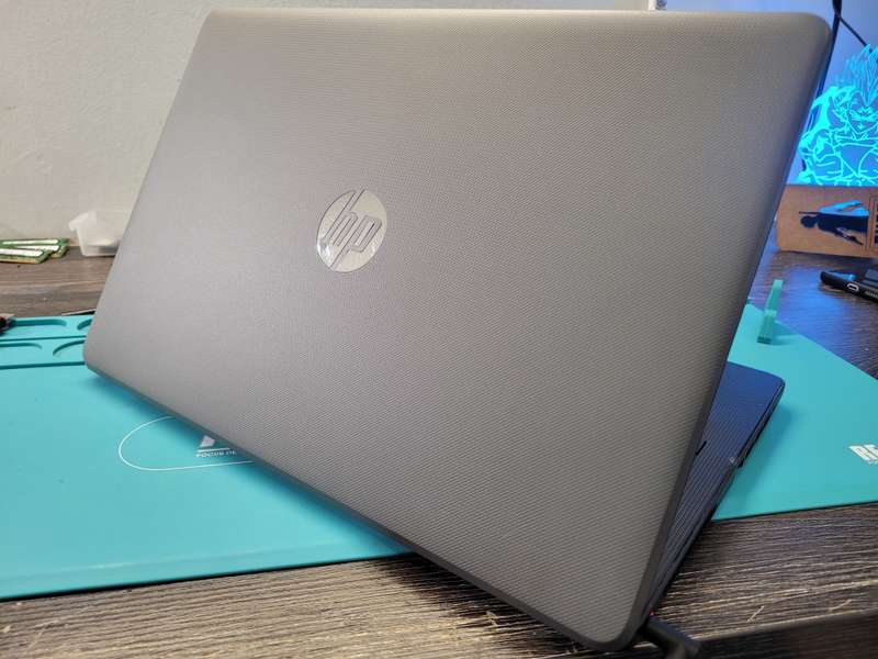HP Notebook 15*i5-7200U*8GB DDR4*240GB SSD*HD*HD 620 GRAPHICS