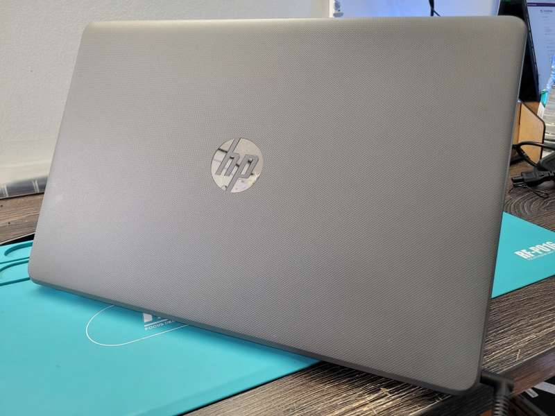 HP Notebook 15*i5-7200U*8GB DDR4*240GB SSD*HD*HD 620 GRAPHICS