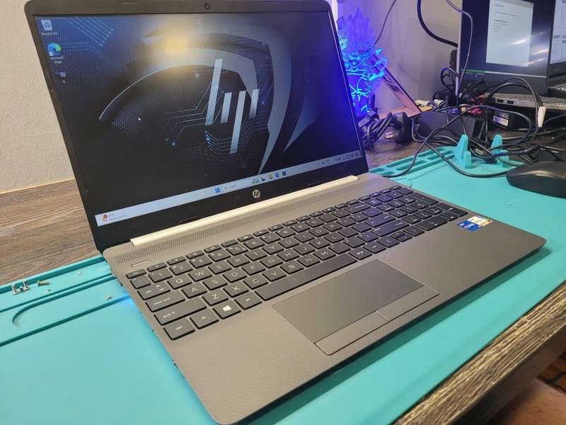 *11TH GEN BEAST!*HP NOTEBOOK 15*i5-1135G7*16GB DDR4*SAMSUNG EVO 500GB SSD*FHD*G7 GRAPHICS*