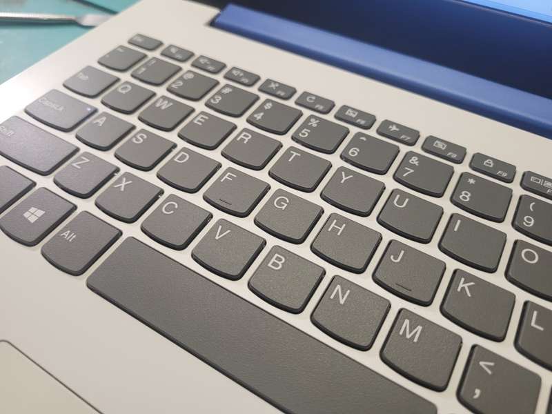 LENOVO 330*8TH GEN i7*i7-8550U*12GB DDR4*256GB SSD*HD*RADEON 530*QUAD CORE