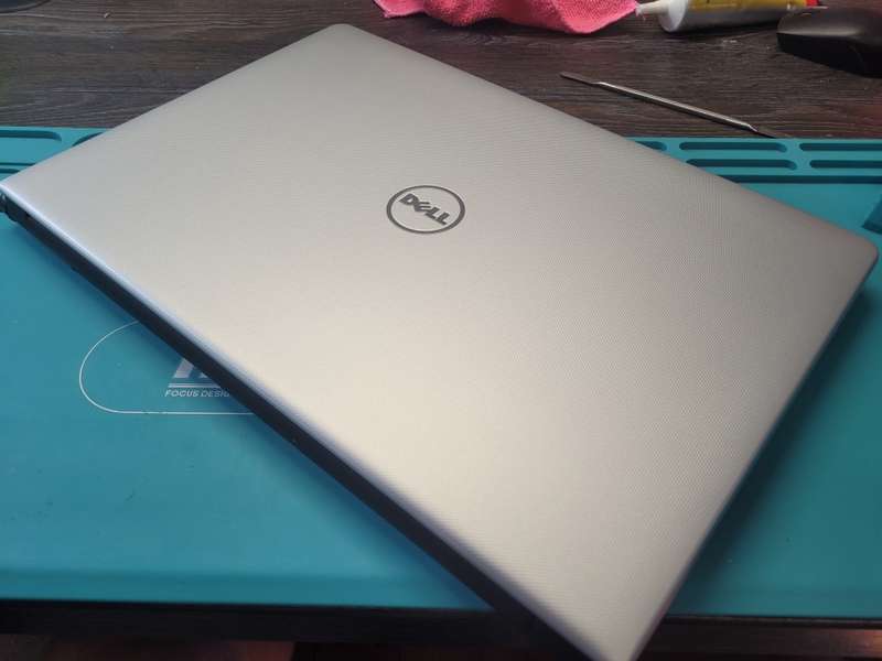 DELL VOSTRO 3568*i5-7200U*FHD 1920X1080*512GB SSD*8GB DDR4*