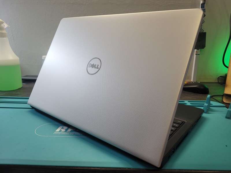DELL VOSTRO 3568*i5-7200U*FHD 1920X1080*512GB SSD*8GB DDR4*