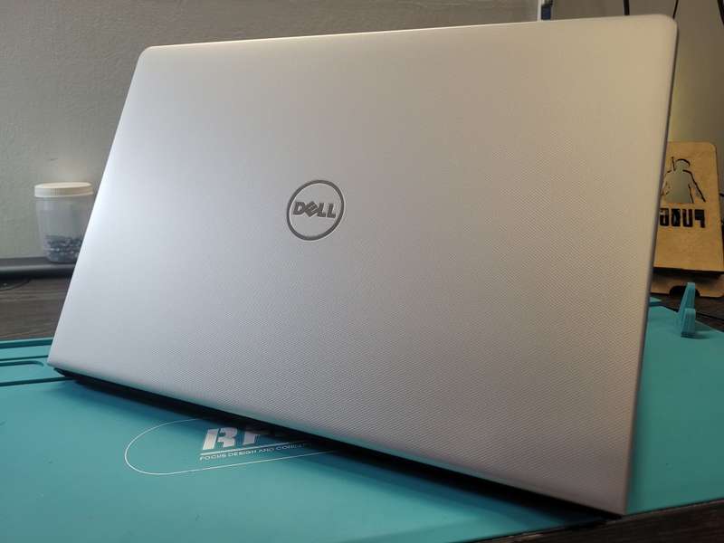 DELL VOSTRO 3568*i5-7200U*FHD 1920X1080*512GB SSD*8GB DDR4*