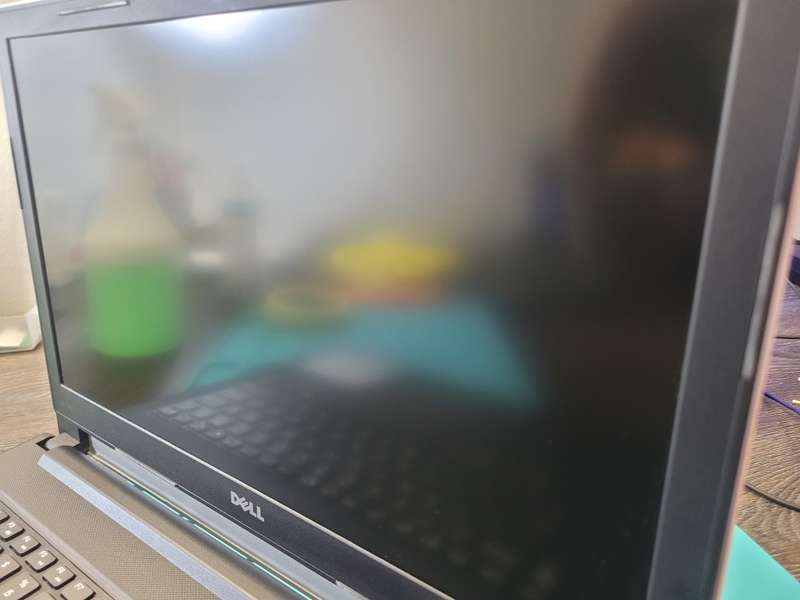 DELL VOSTRO 3568*i5-7200U*FHD 1920X1080*512GB SSD*8GB DDR4*