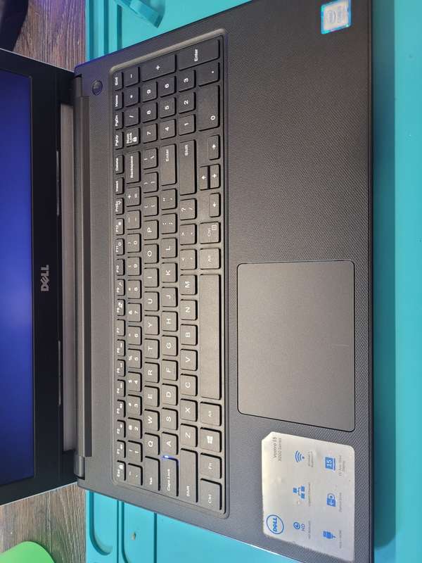 DELL VOSTRO 3568*i5-7200U*FHD 1920X1080*512GB SSD*8GB DDR4*