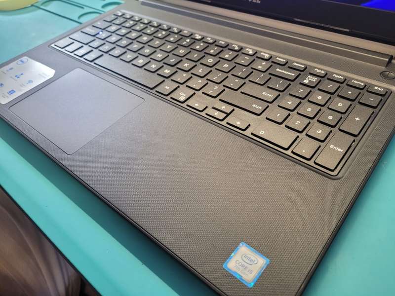 DELL VOSTRO 3568*i5-7200U*FHD 1920X1080*512GB SSD*8GB DDR4*