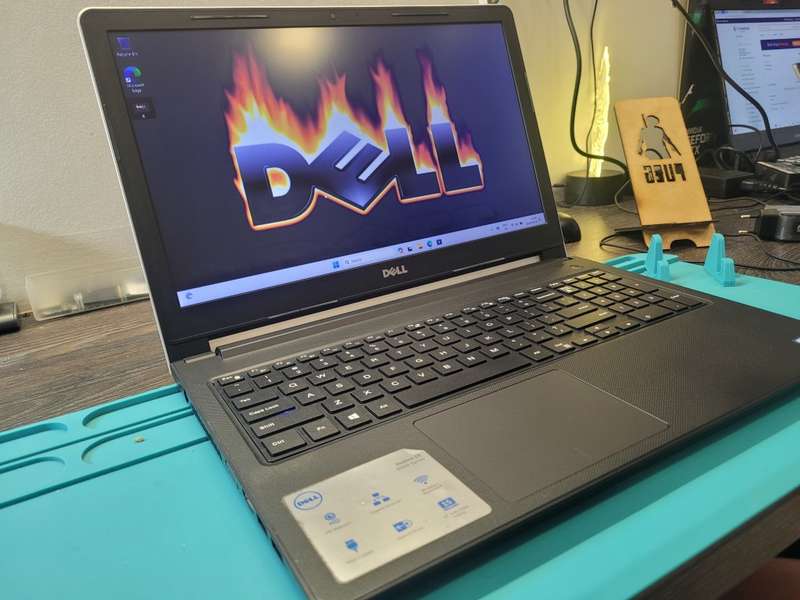 DELL VOSTRO 3568*i5-7200U*FHD 1920X1080*512GB SSD*8GB DDR4*