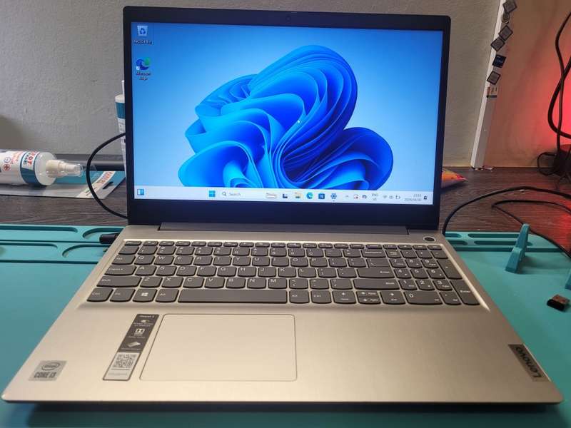 LATE ENTRY!*STUNNING!*10TH GEN!*LENOVO IDEAPAD 3*i3-10110U*8GB DDR4*256GB SSD*HD*G4 GRAPHICS*