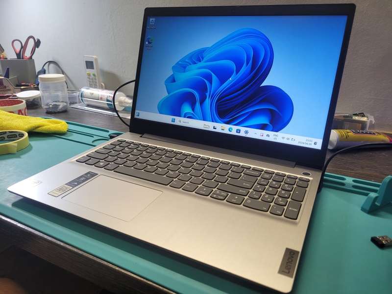 LATE ENTRY!*STUNNING!*10TH GEN!*LENOVO IDEAPAD 3*i3-10110U*8GB DDR4*256GB SSD*HD*G4 GRAPHICS*