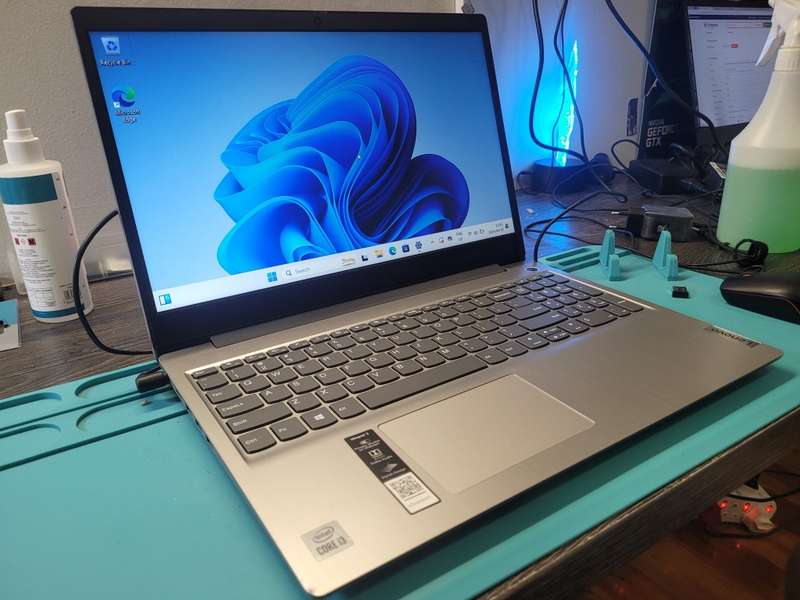 LATE ENTRY!*STUNNING!*10TH GEN!*LENOVO IDEAPAD 3*i3-10110U*8GB DDR4*256GB SSD*HD*G4 GRAPHICS*