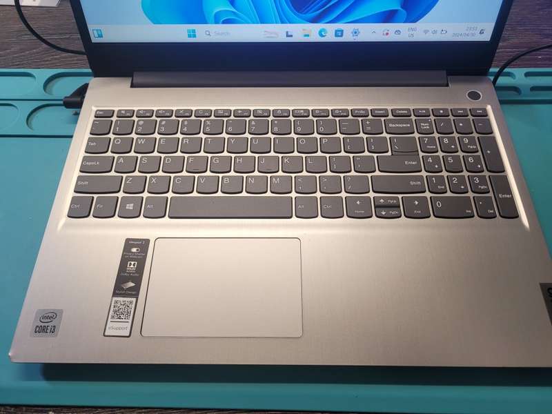 LATE ENTRY!*STUNNING!*10TH GEN!*LENOVO IDEAPAD 3*i3-10110U*8GB DDR4*256GB SSD*HD*G4 GRAPHICS*