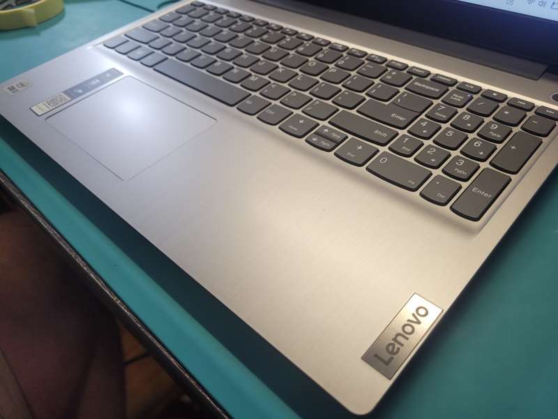 LATE ENTRY!*STUNNING!*10TH GEN!*LENOVO IDEAPAD 3*i3-10110U*8GB DDR4*256GB SSD*HD*G4 GRAPHICS*