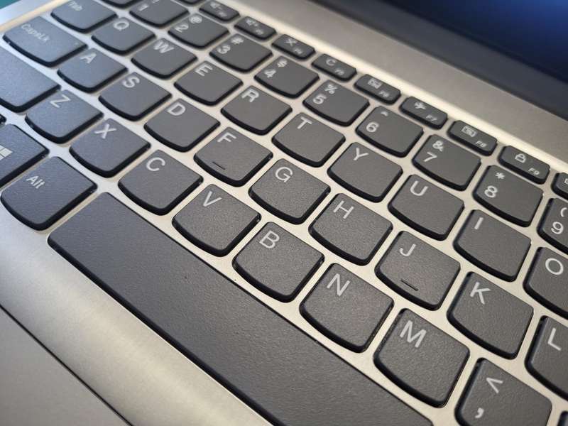 LATE ENTRY!*STUNNING!*10TH GEN!*LENOVO IDEAPAD 3*i3-10110U*8GB DDR4*256GB SSD*HD*G4 GRAPHICS*
