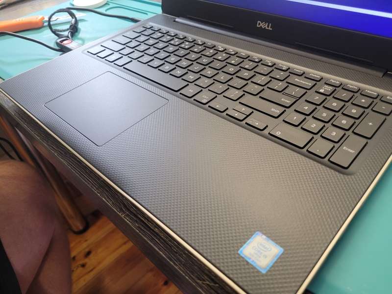 FAST!!*HIGH SPEC!*8TH GEN QUAD CORE*DELL INSPIRON 3580*i5-8265U*8GB RAM*UHD 620*256GB SSD*FHD