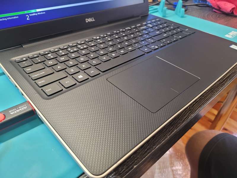 FAST!!*HIGH SPEC!*8TH GEN QUAD CORE*DELL INSPIRON 3580*i5-8265U*8GB RAM*UHD 620*256GB SSD*FHD