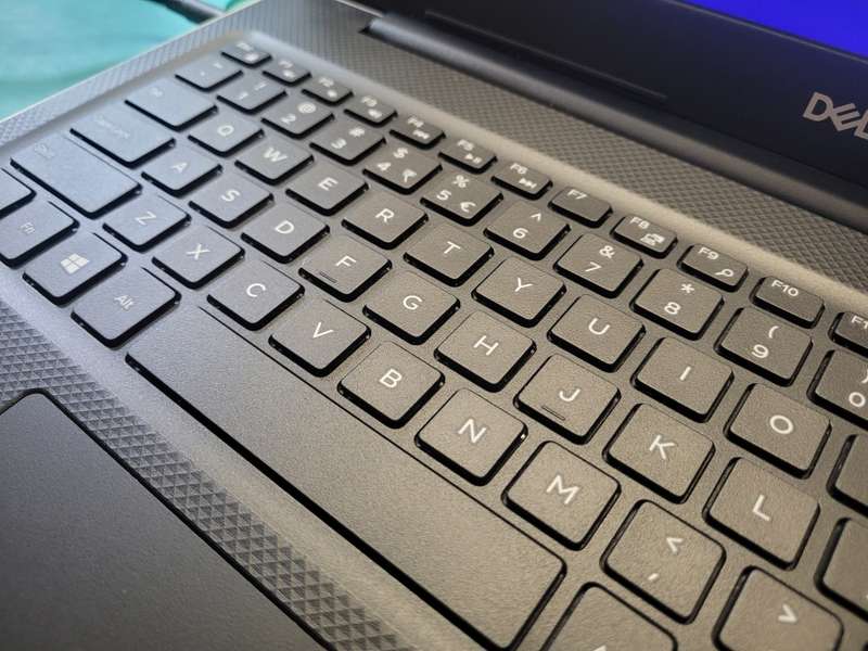 FAST!!*HIGH SPEC!*8TH GEN QUAD CORE*DELL INSPIRON 3580*i5-8265U*8GB RAM*UHD 620*256GB SSD*FHD