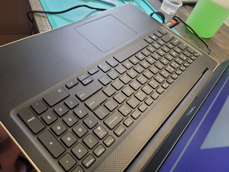 FAST!!*HIGH SPEC!*8TH GEN QUAD CORE*DELL INSPIRON 3580*i5-8265U*8GB RAM*UHD 620*256GB SSD*FHD