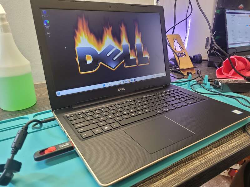 FAST!!*HIGH SPEC!*8TH GEN QUAD CORE*DELL INSPIRON 3580*i5-8265U*8GB RAM*UHD 620*256GB SSD*FHD