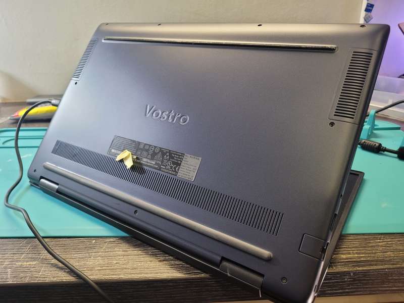 DELL VOSTRO 5590*i7-10510u*8GB DDR4*512GB SSD*FHD*NVIDIA MX250