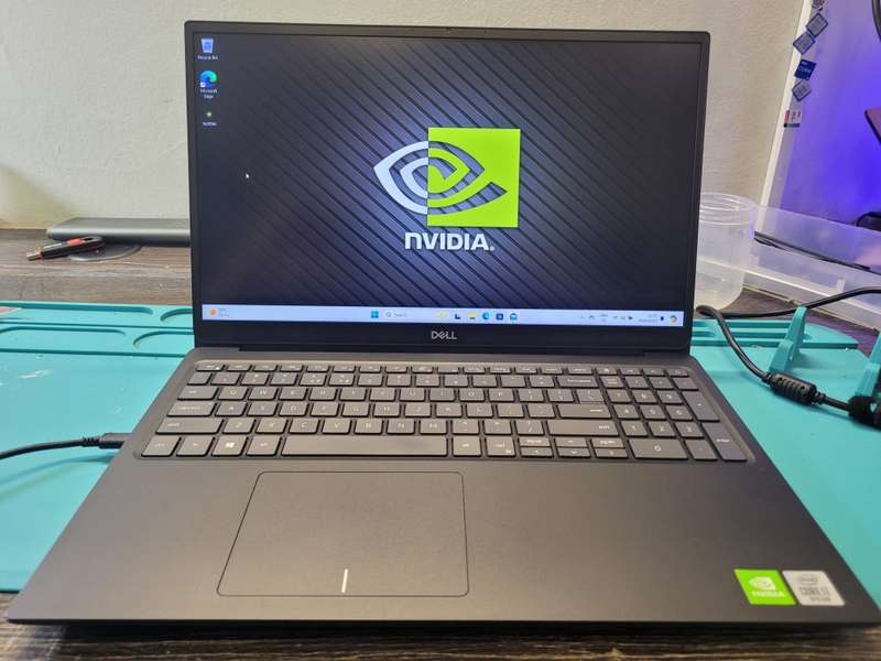 DELL VOSTRO 5590*i7-10510u*8GB DDR4*512GB SSD*FHD*NVIDIA MX250