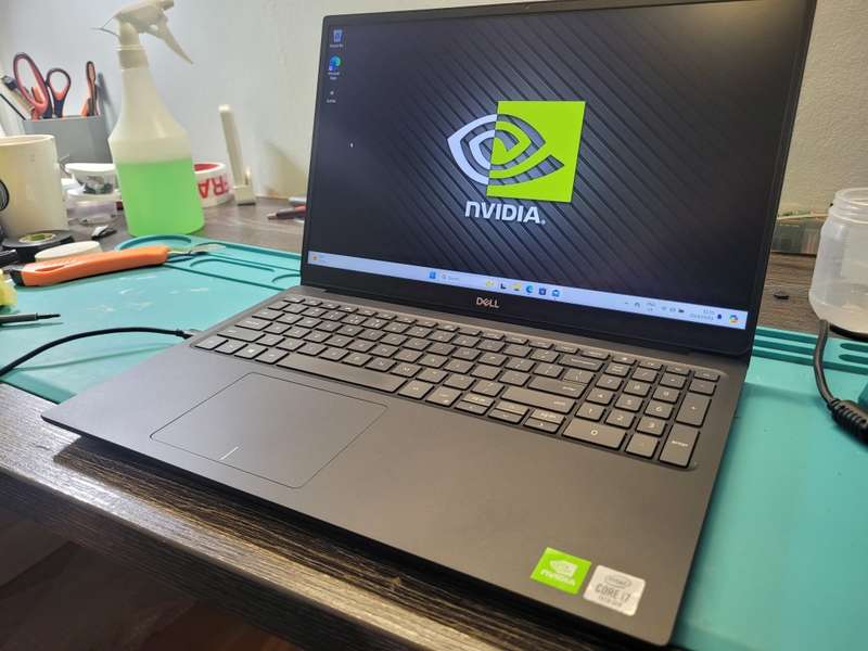 DELL VOSTRO 5590*i7-10510u*8GB DDR4*512GB SSD*FHD*NVIDIA MX250