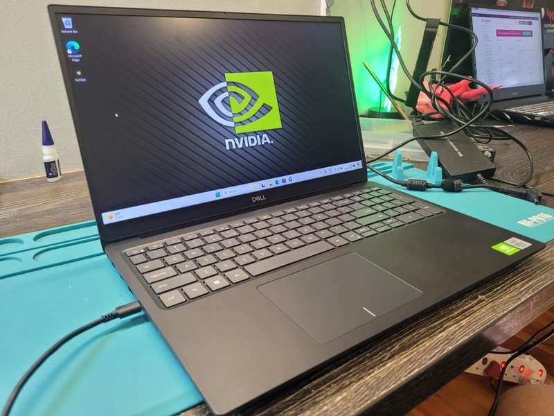 DELL VOSTRO 5590*i7-10510u*8GB DDR4*512GB SSD*FHD*NVIDIA MX250