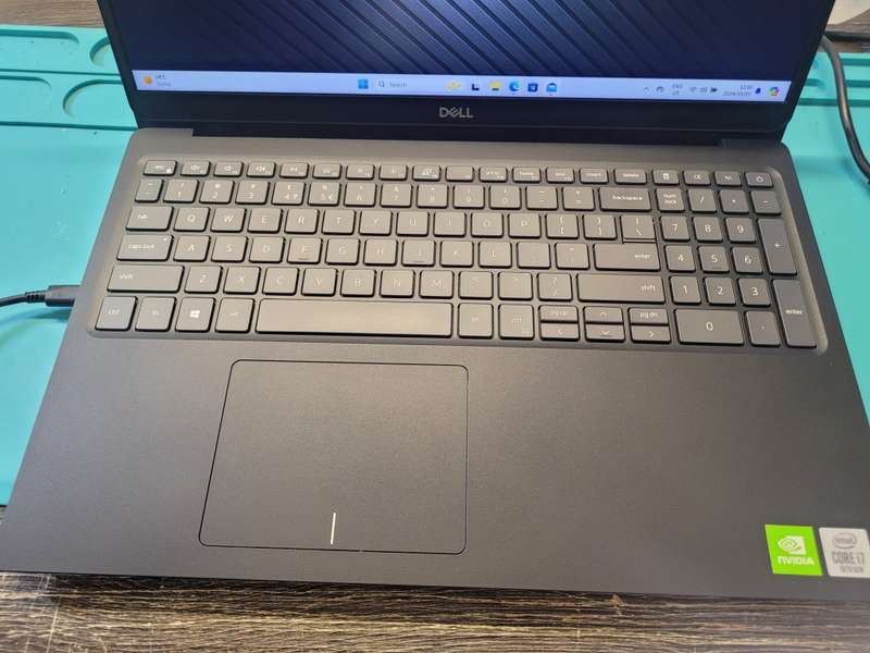 DELL VOSTRO 5590*i7-10510u*8GB DDR4*512GB SSD*FHD*NVIDIA MX250