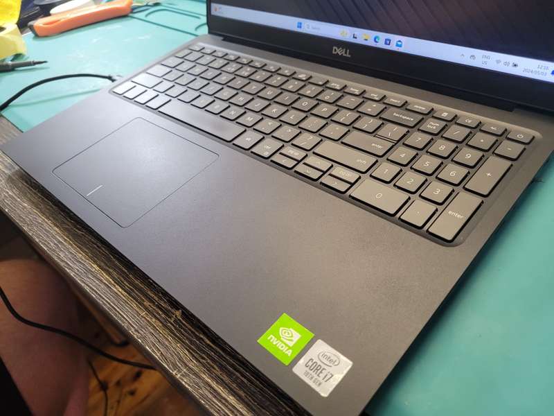 DELL VOSTRO 5590*i7-10510u*8GB DDR4*512GB SSD*FHD*NVIDIA MX250