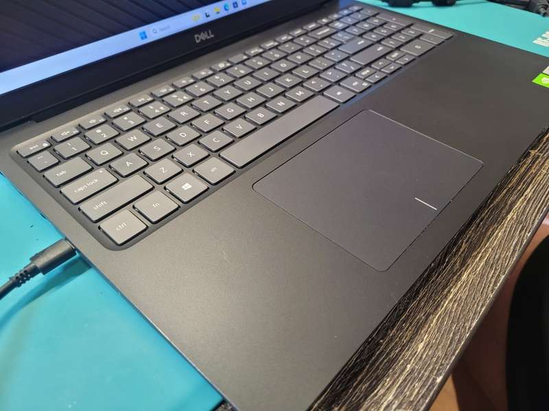 DELL VOSTRO 5590*i7-10510u*8GB DDR4*512GB SSD*FHD*NVIDIA MX250