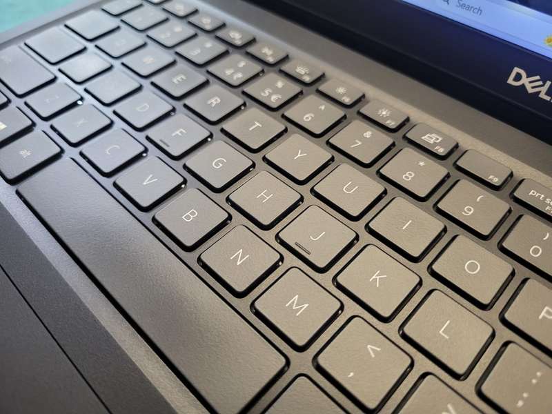 DELL VOSTRO 5590*i7-10510u*8GB DDR4*512GB SSD*FHD*NVIDIA MX250