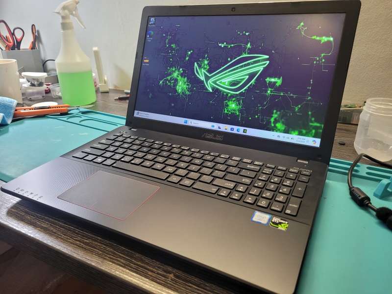 ASUS FX550VX*i7-6700HQ*8GB RAM*BARRACUDA 250GB SSD*NVIDIA GTX950M